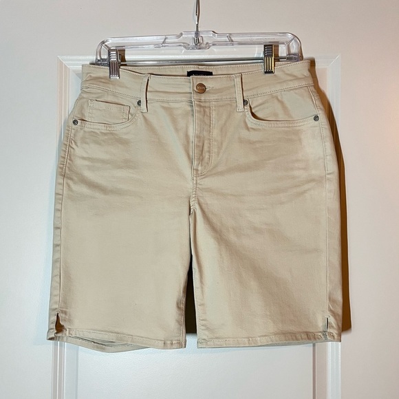 NYDJ | Ella Denim Shorts With Side Slits in Beige Size 8 - Picture 2 of 8